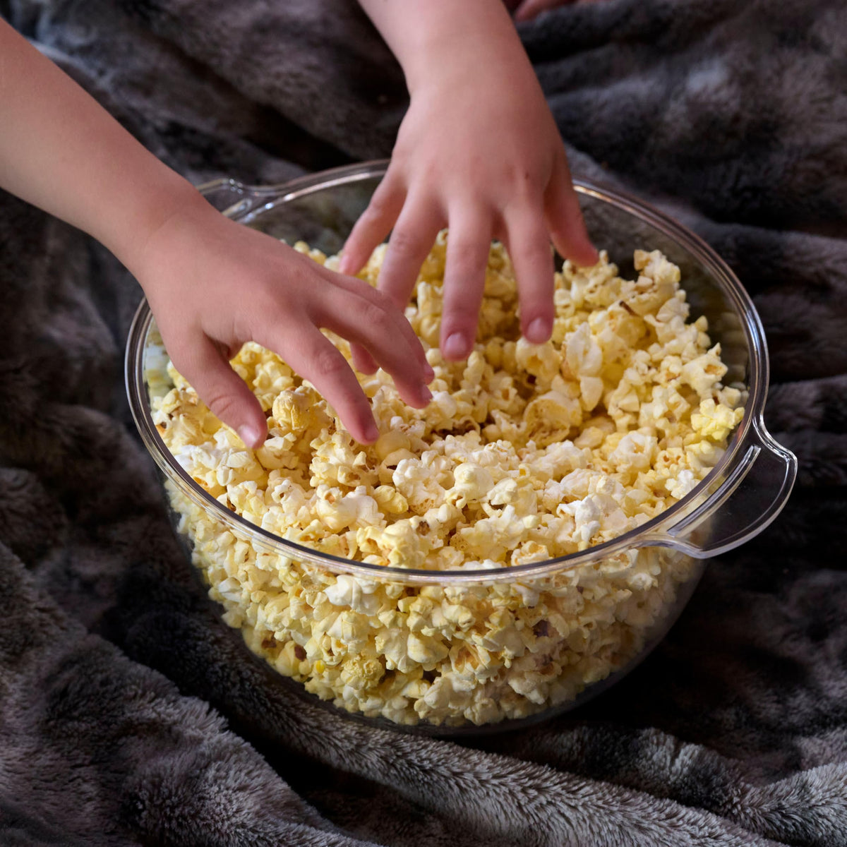 Nostalgia Electric Non-Stick Stirring Popcorn Machine with Hot Oil- Easy-To-Clean Popcorn Popper with Dual-Use Bowl & Cool-Touch Handles- Popcorn Maker for 8 Cups of Theater Style Popcorn- Red